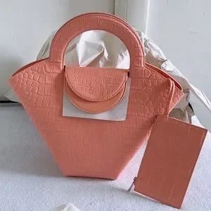 大人気☆BOTTEGA VENETA☆アルコ ツール PATTERN LEATHER BAG 大人気☆BOTTEGA VENETA☆アルコ ツール PATTERN LEATHER BAG